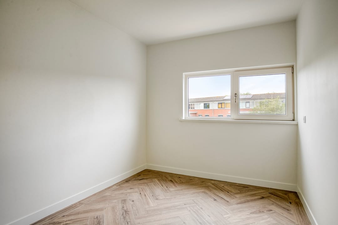 Fully Renovated Terraced Home with Water Views and Southwest-Facing Terrace in Nieuwland — 31