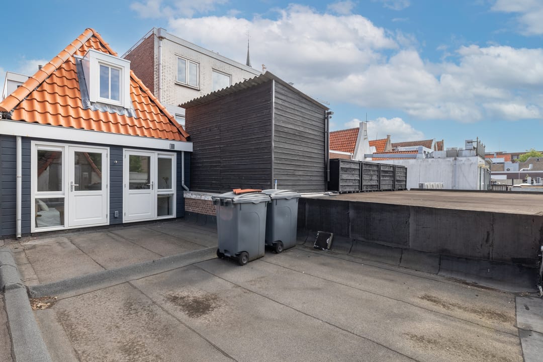 Completely Renovated City Center Apartment with Spacious Rooftop Terrace — 28
