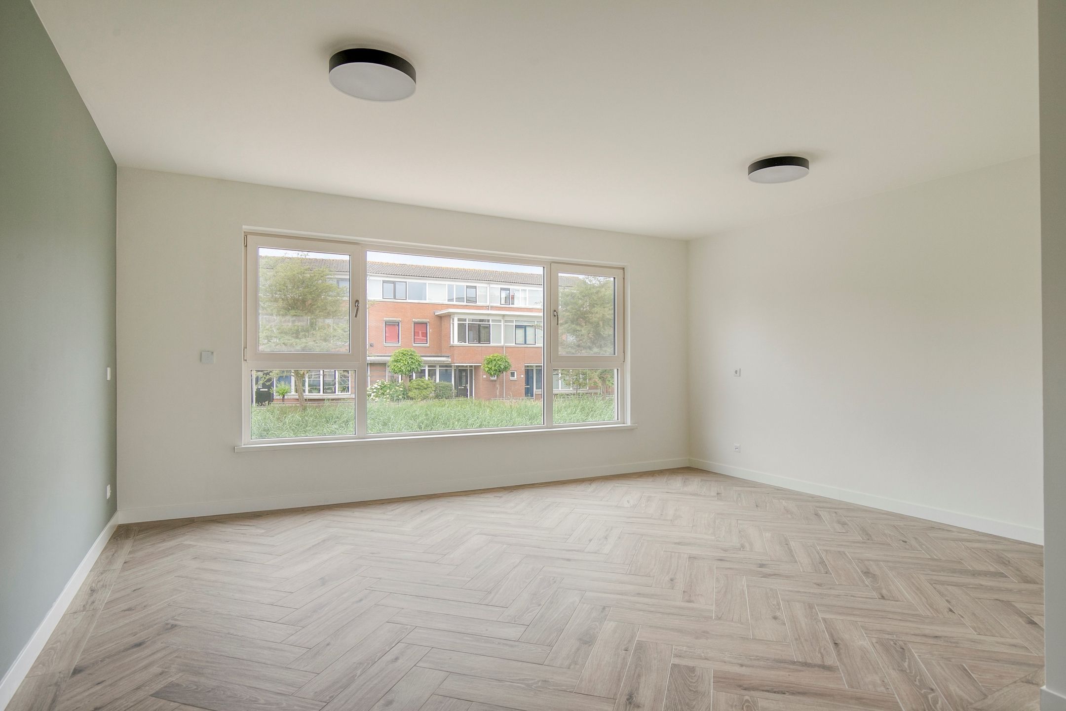 Fully Renovated Terraced Home with Water Views and Southwest-Facing Terrace in Nieuwland — 18