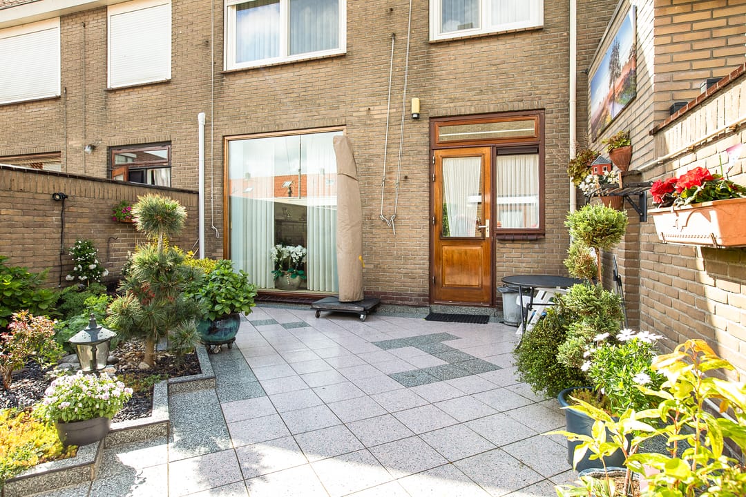 Spacious Family Home with Free Views in Popular Munnickenveld — 32