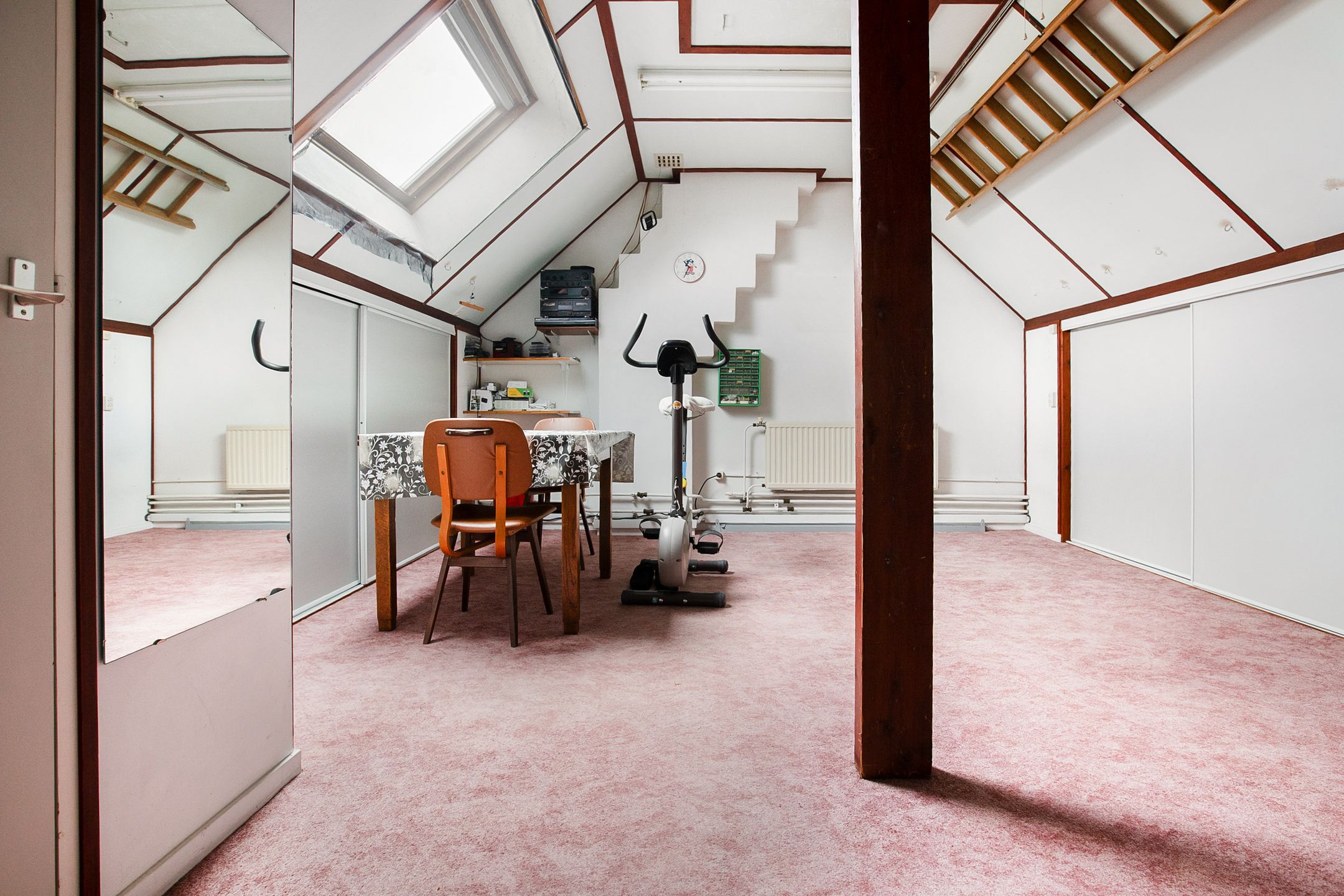 Spacious Family Home with Free Views in Popular Munnickenveld — 24