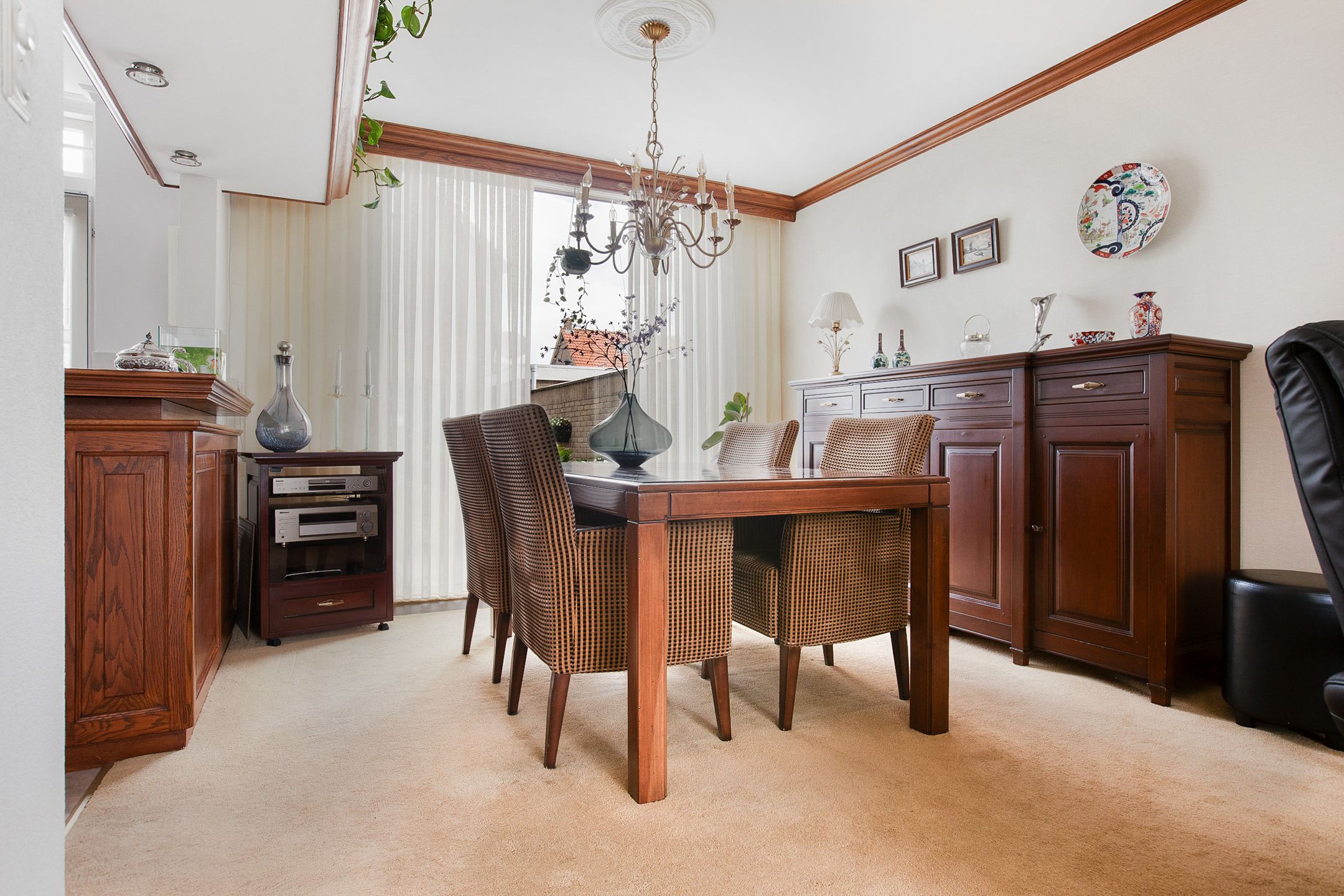 Spacious Family Home with Free Views in Popular Munnickenveld — 9