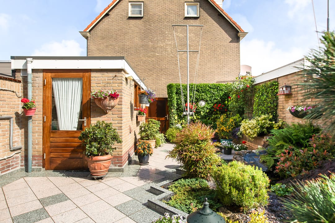 Spacious Family Home with Free Views in Popular Munnickenveld — 28