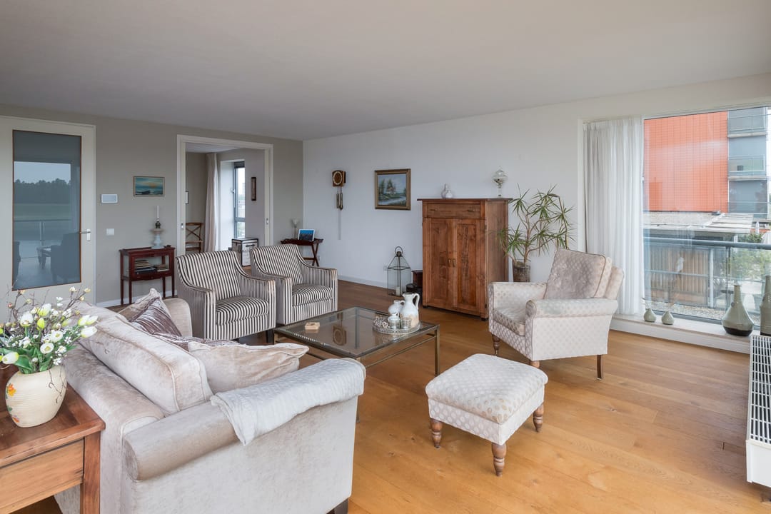 Spacious Corner Apartment with Panoramic Water and Polder Views — 8