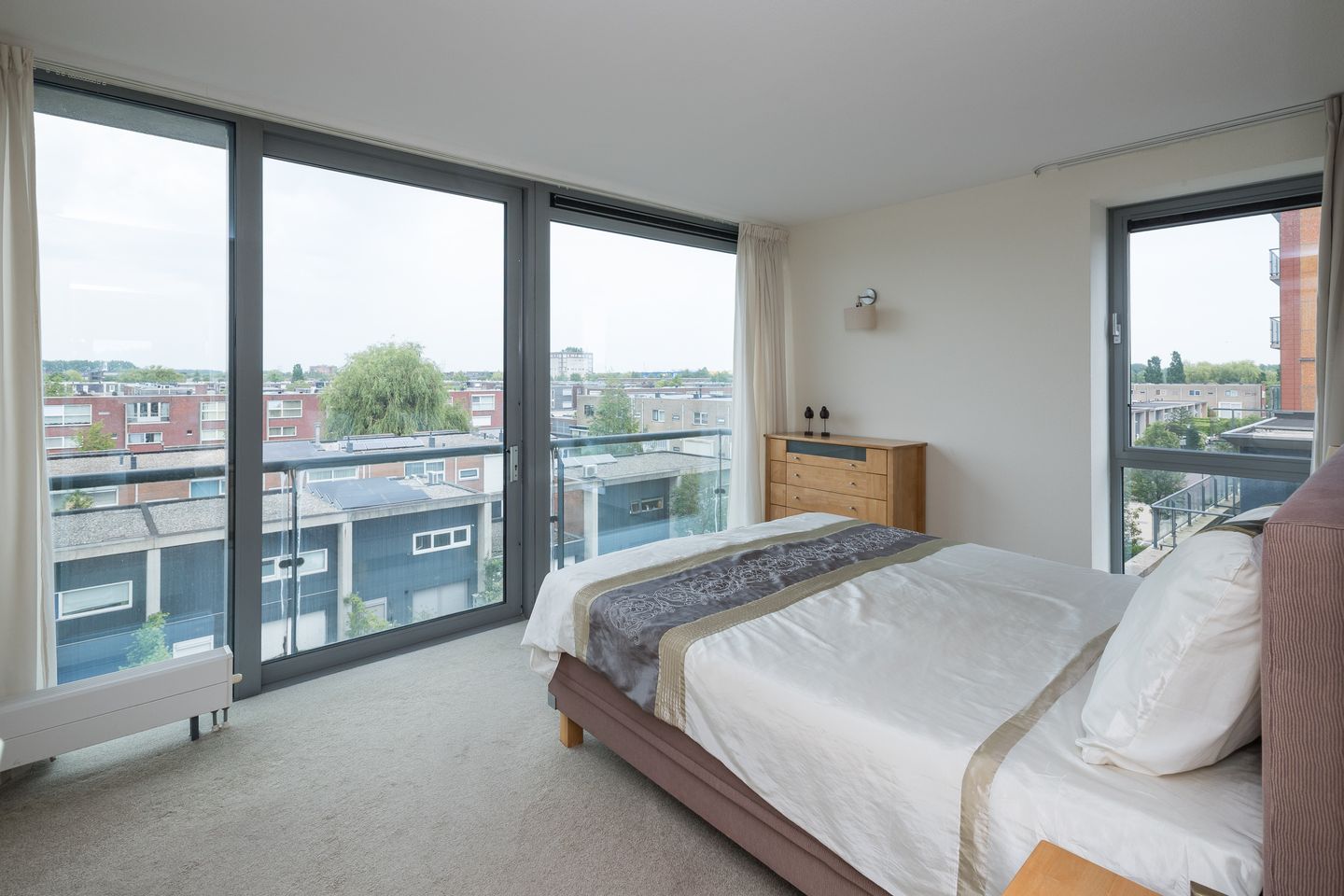 Spacious Corner Apartment with Panoramic Water and Polder Views — 20