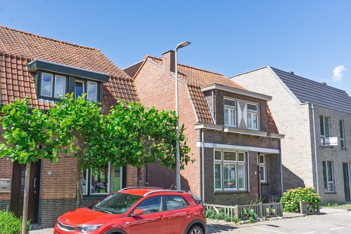 Spacious 1930s Detached Home with Modern Extensions Near Bergen op Zoom Center — 29