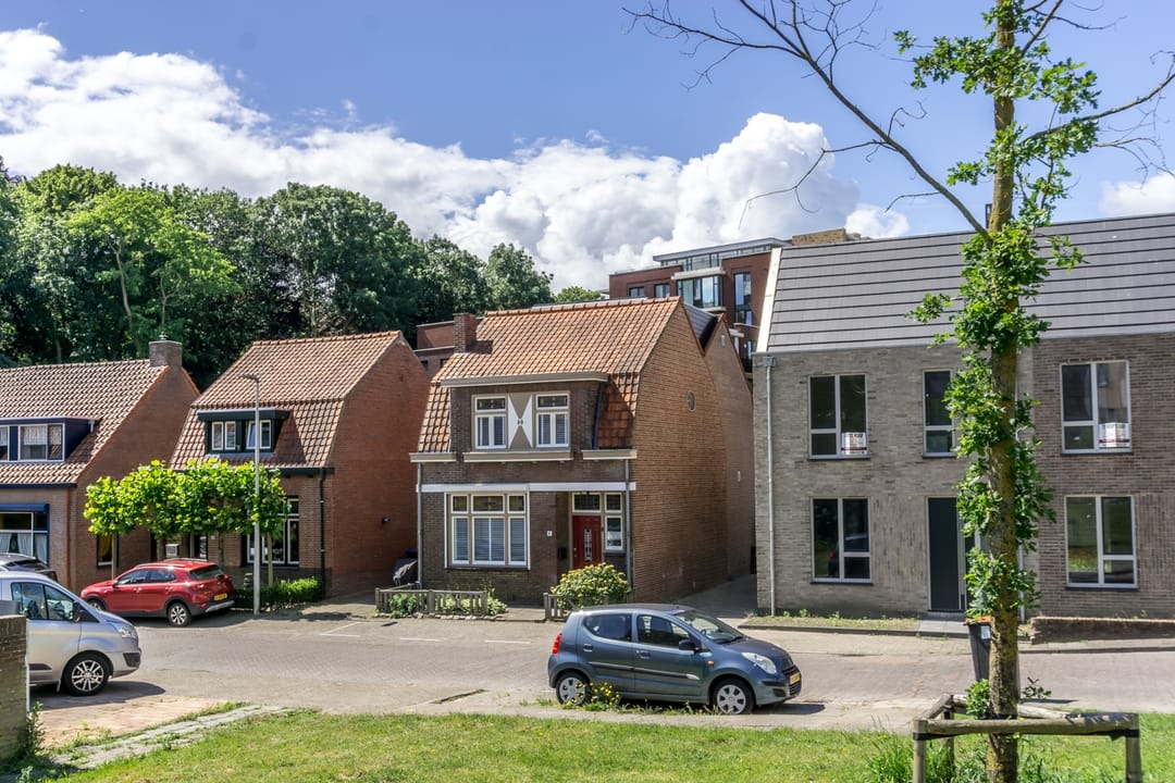 Spacious 1930s Detached Home with Modern Extensions Near Bergen op Zoom Center — 28