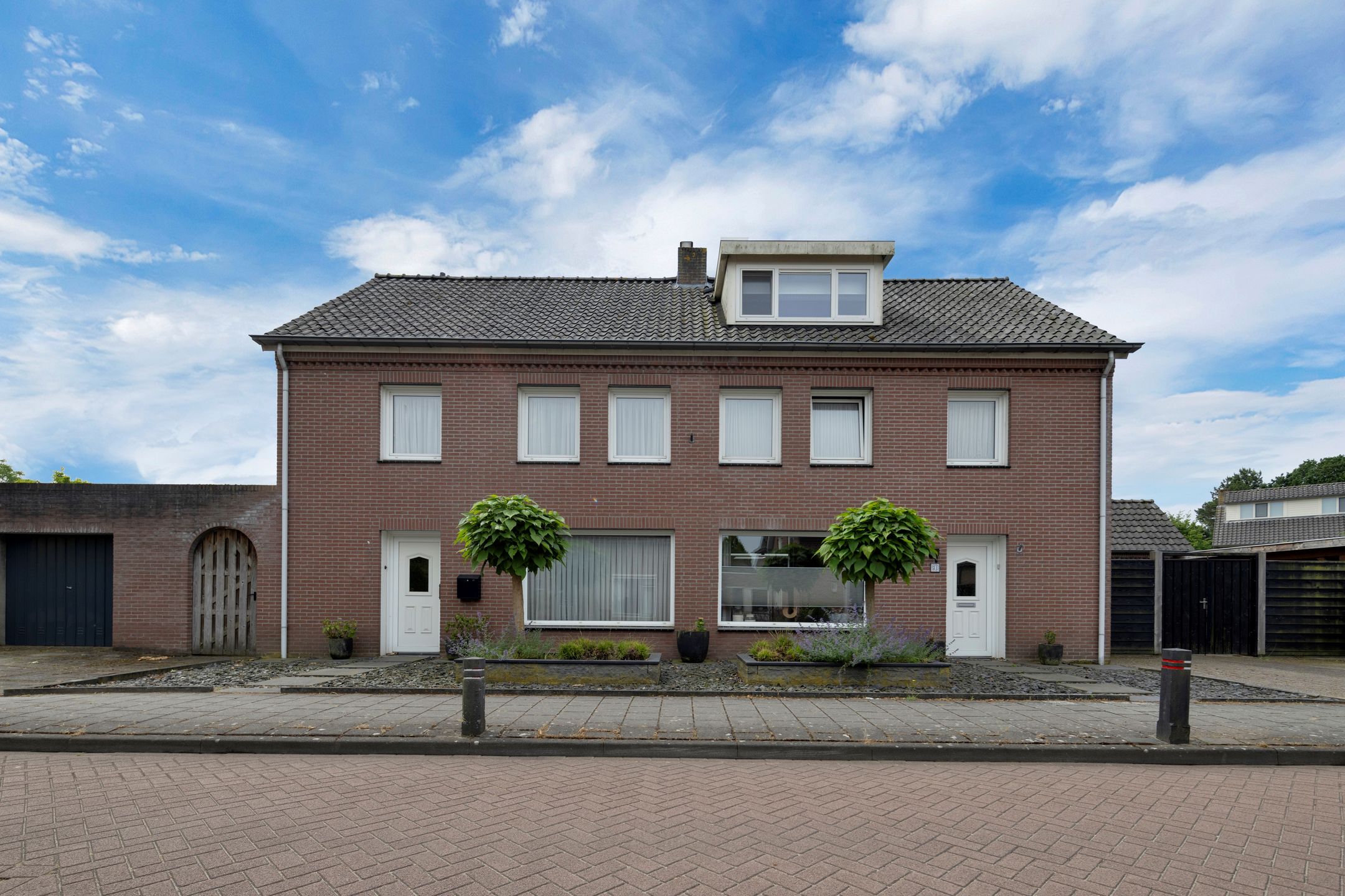 Semi-detached house with double garage in central Nuland — 27