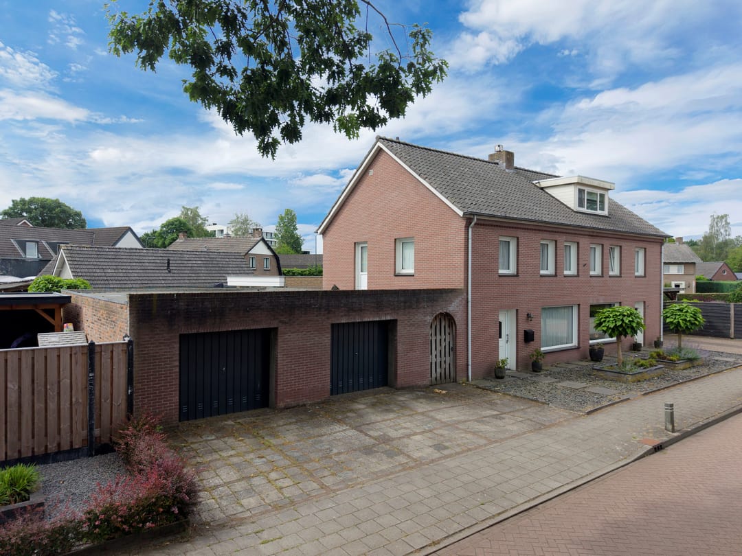 Semi-detached house with double garage in central Nuland — 32