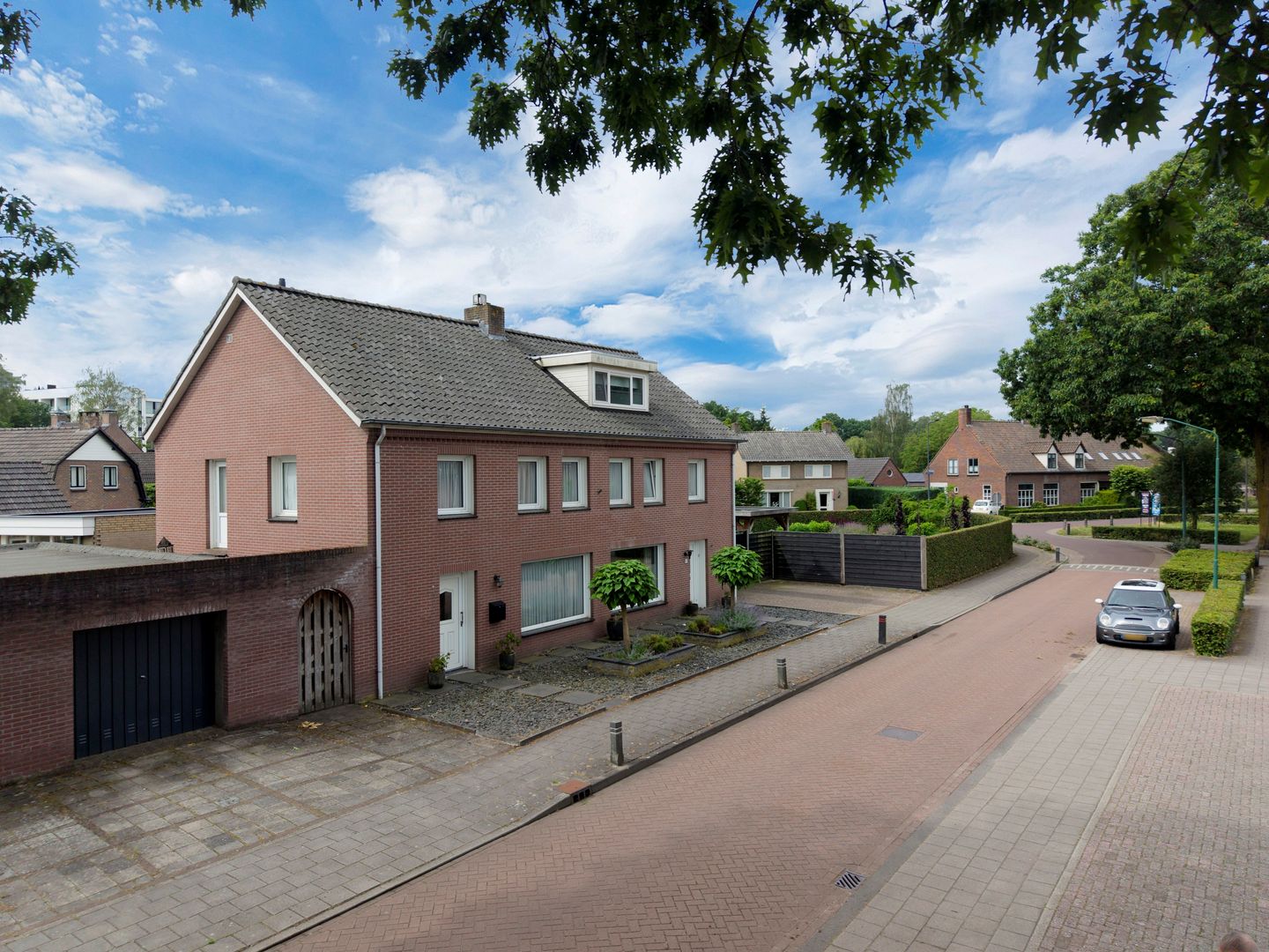 Semi-detached house with double garage in central Nuland — 34