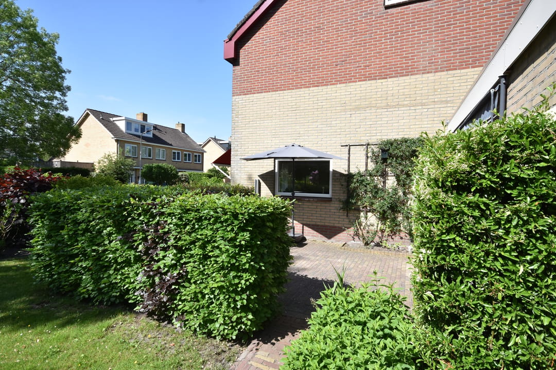 Spacious Semi-Detached Home with Home Office Potential in Quiet Hurdegaryp — 11