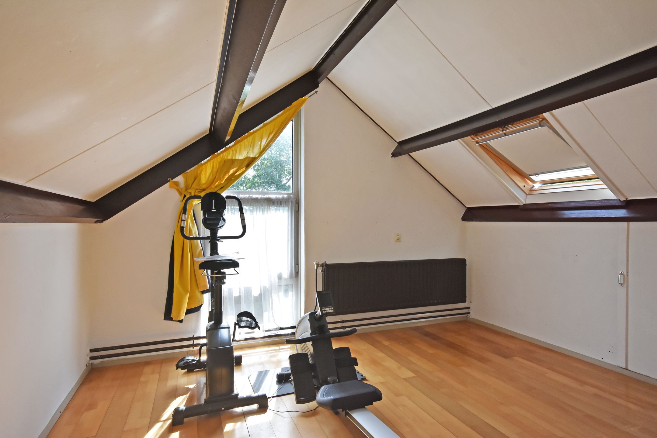 Spacious Semi-Detached Home with Home Office Potential in Quiet Hurdegaryp — 57
