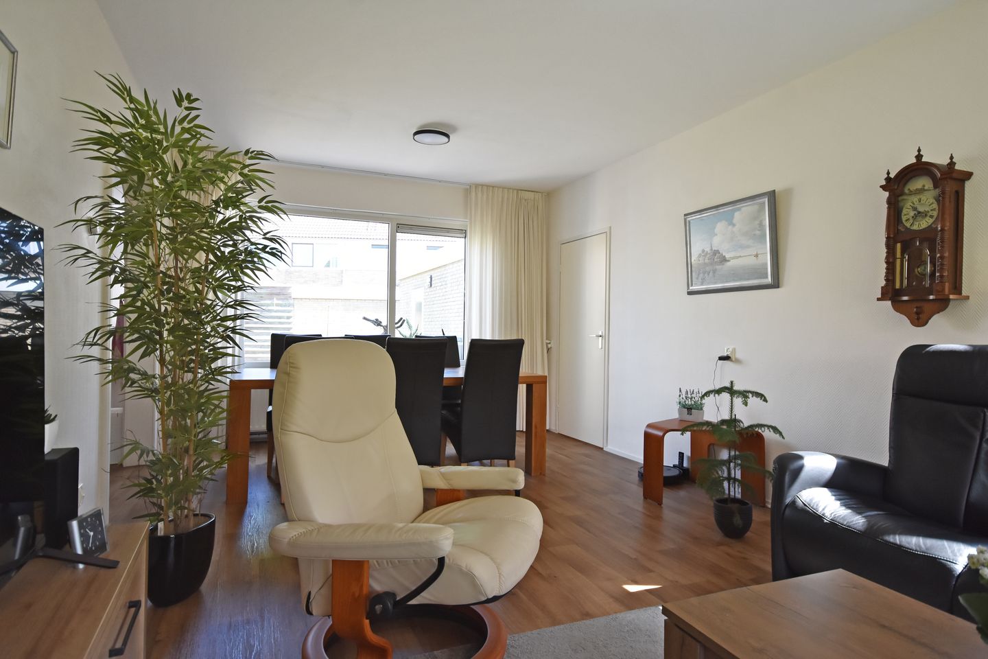 Spacious Semi-Detached Home with Home Office Potential in Quiet Hurdegaryp — 34
