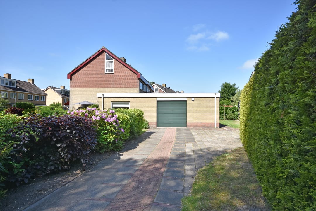 Spacious Semi-Detached Home with Home Office Potential in Quiet Hurdegaryp — 16