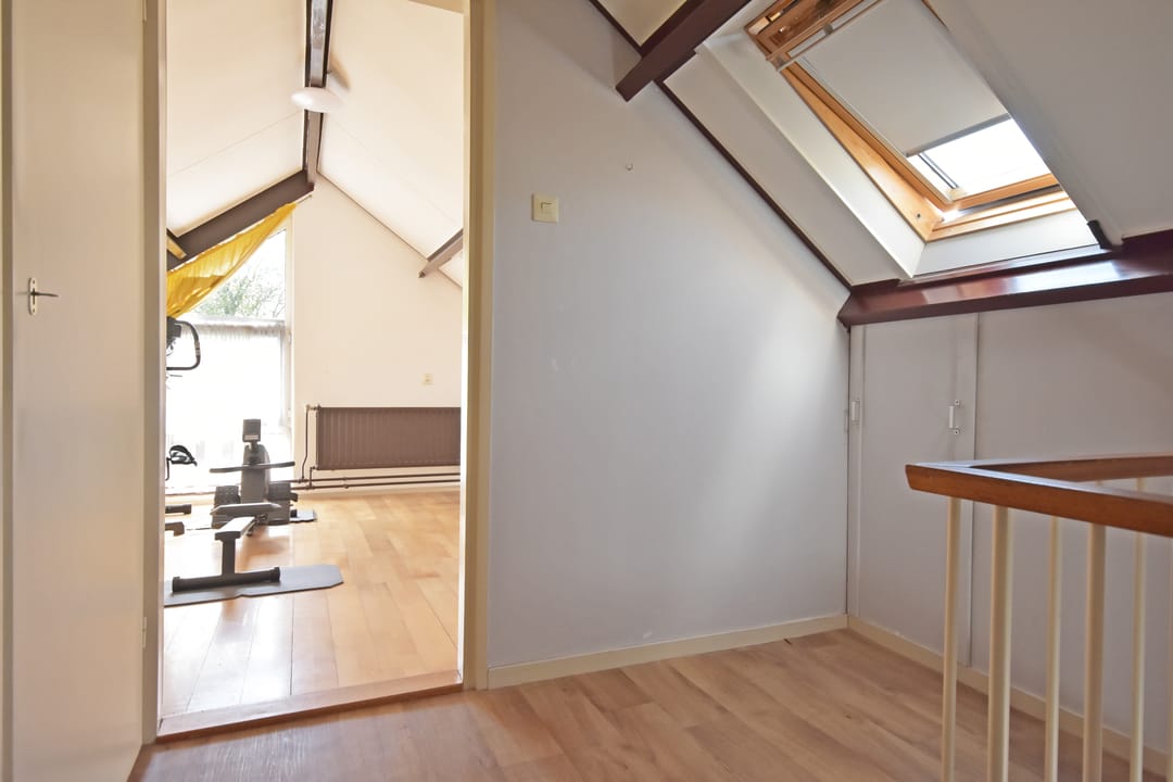 Spacious Semi-Detached Home with Home Office Potential in Quiet Hurdegaryp — 56
