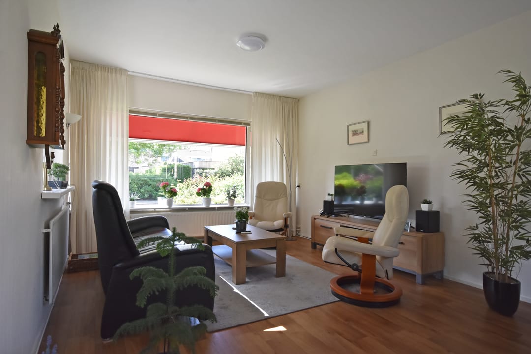 Spacious Semi-Detached Home with Home Office Potential in Quiet Hurdegaryp — 32