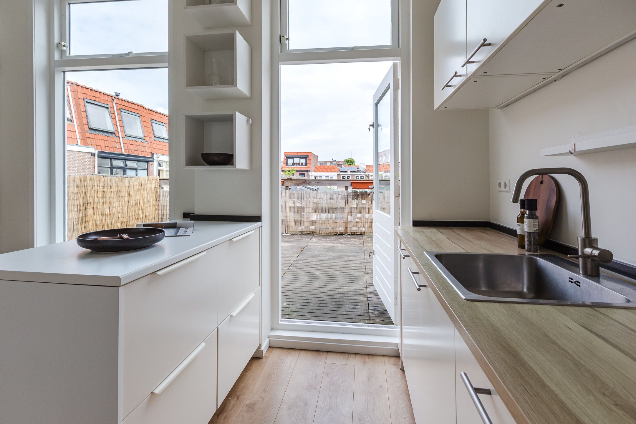 Spacious Double Upper Apartment with Sunny Roof Terrace in Haarlem — 12