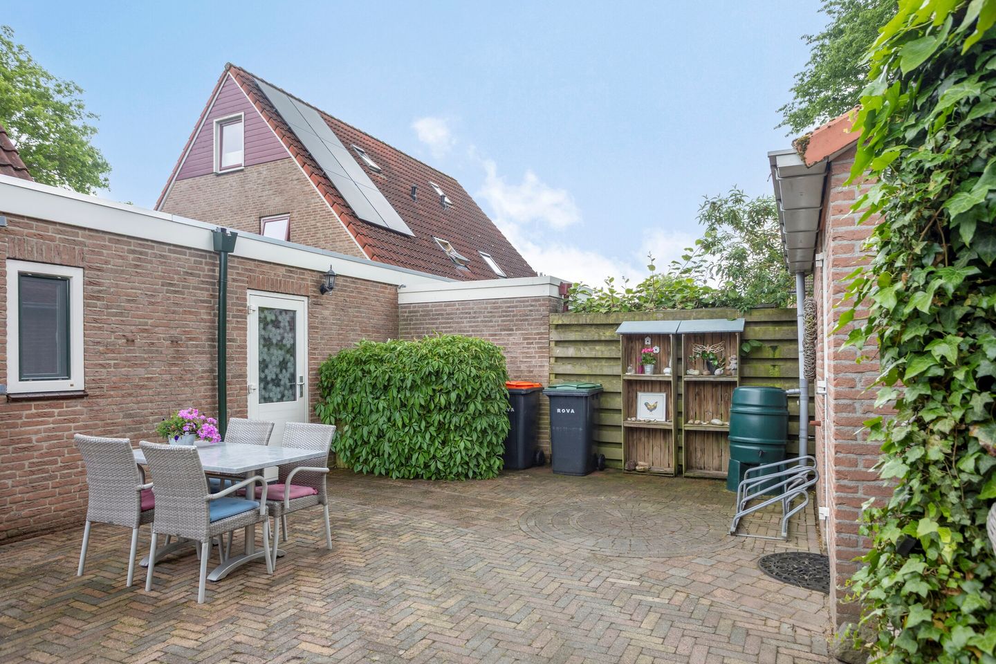 Spacious Semi-Detached Home with Five Bedrooms and Ground Floor Bedroom in Oldemarkt — 34