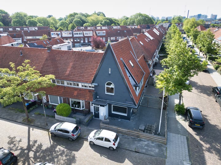 Tussenwoning te koop: van Beverwijckstraat 2, Leeuwarden