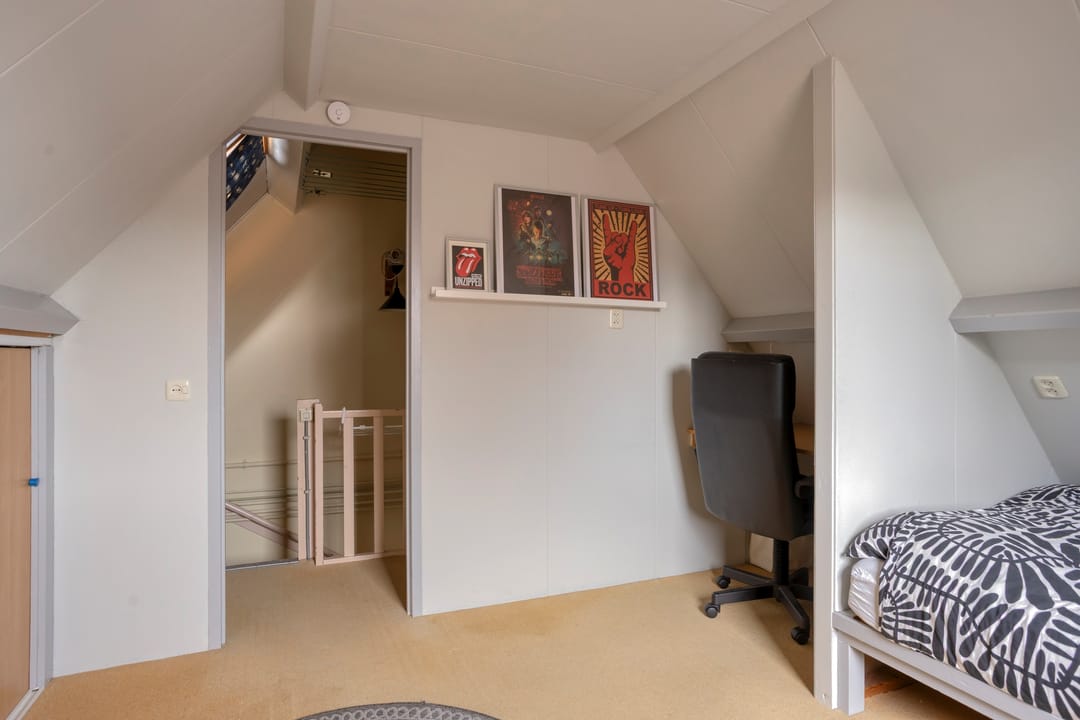 Spacious Semi-Detached Home with Five Bedrooms and Ground Floor Bedroom in Oldemarkt — 32