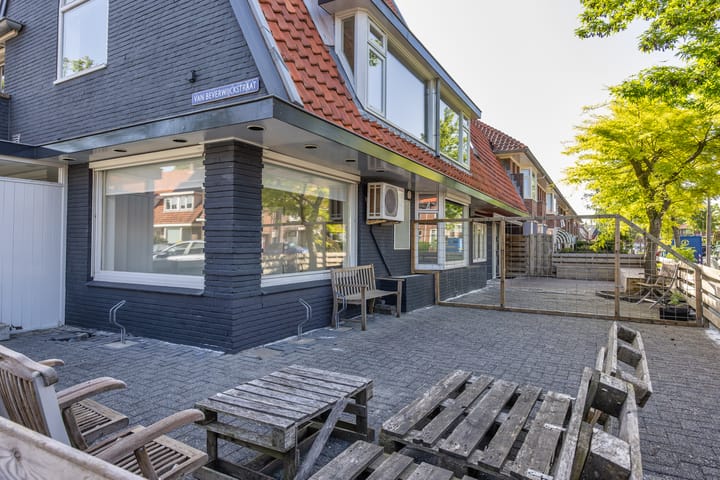 Tussenwoning te koop: van Beverwijckstraat 2, Leeuwarden