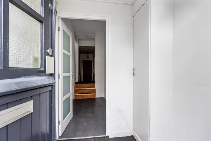 Tussenwoning te koop: van Beverwijckstraat 2, Leeuwarden