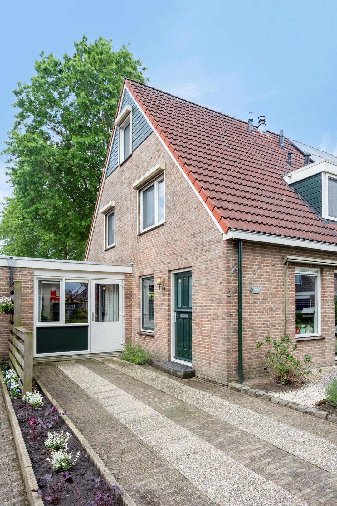 Spacious Semi-Detached Home with Five Bedrooms and Ground Floor Bedroom in Oldemarkt — 41