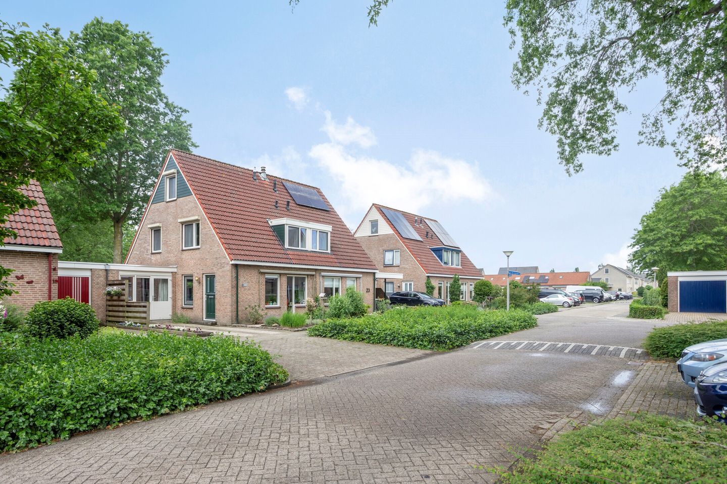 Spacious Semi-Detached Home with Five Bedrooms and Ground Floor Bedroom in Oldemarkt — 44