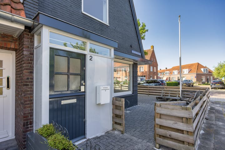 Tussenwoning te koop: van Beverwijckstraat 2, Leeuwarden