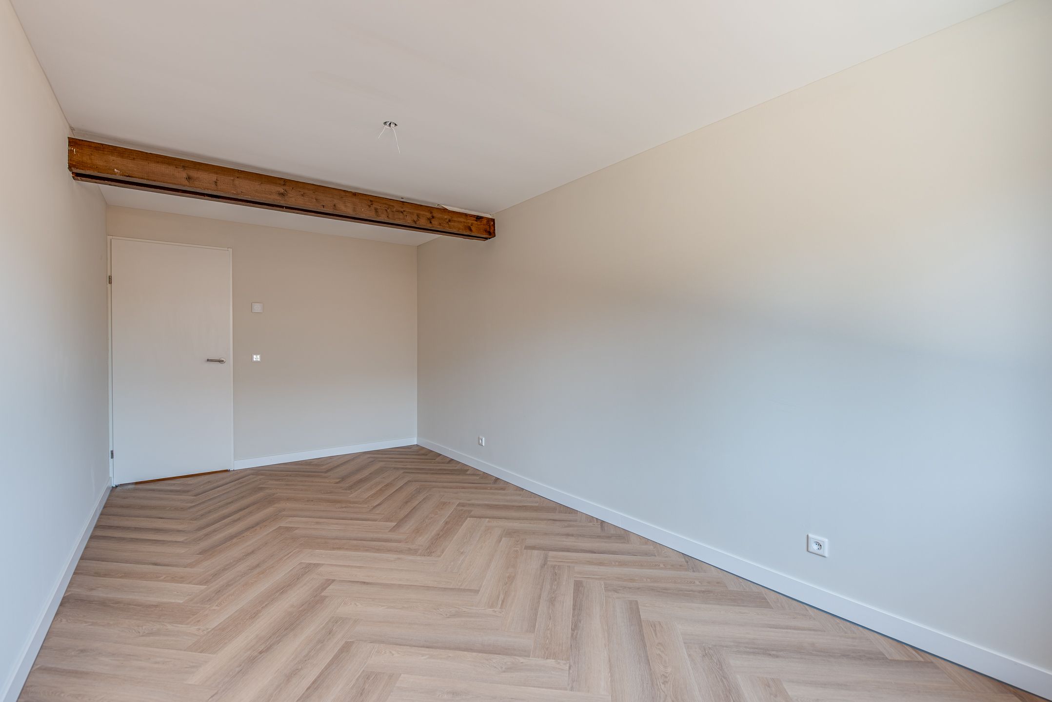 Stylish Renovated Apartment with Spacious Rooftop Terrace in Historic Amerongen — 12