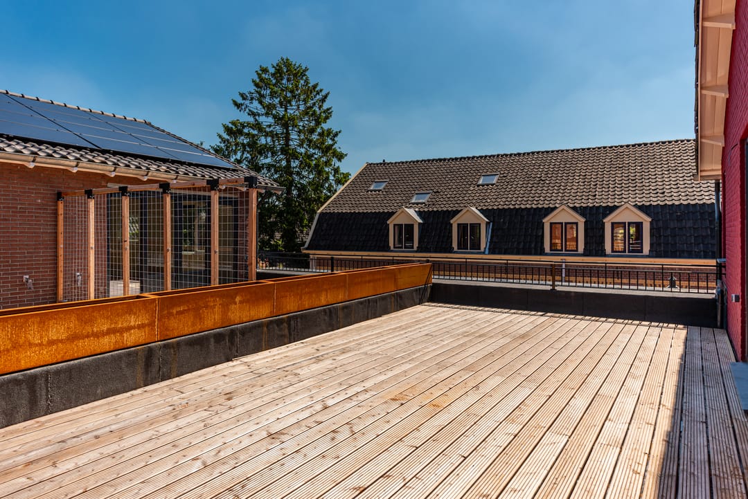 Appartement Rénové Style avec Spacieuse Terrasse sur le Toit dans le Centre Historique d'Amerongen