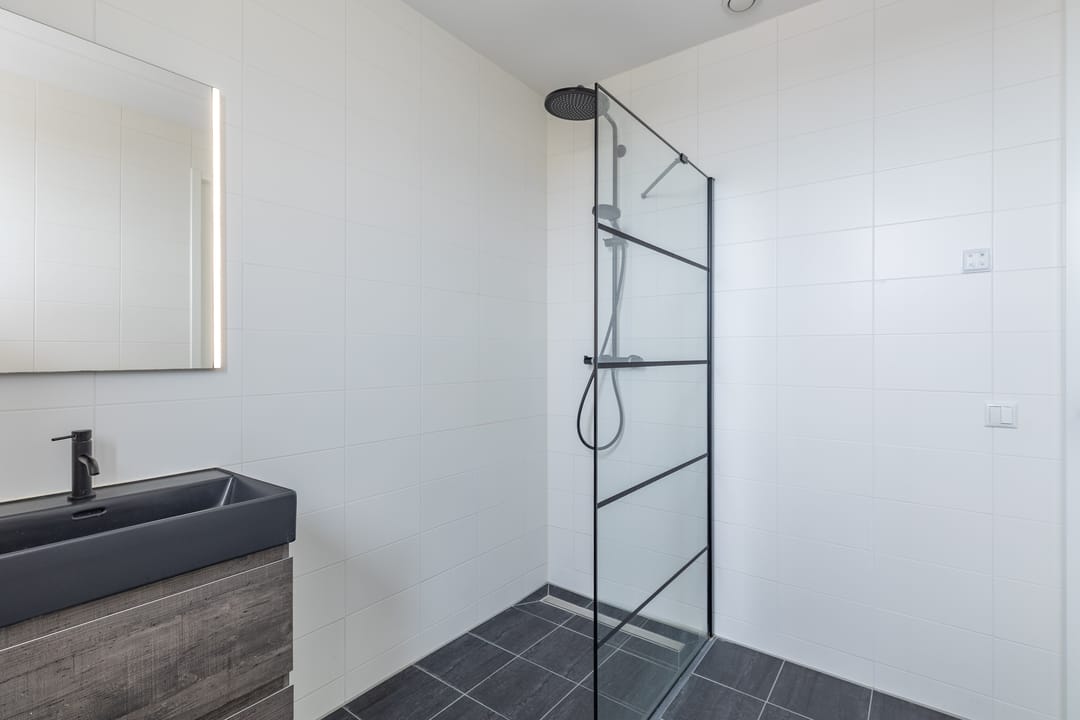 Energy Efficient 3-Room Apartment with Private Parking in Heerhugowaard — 31