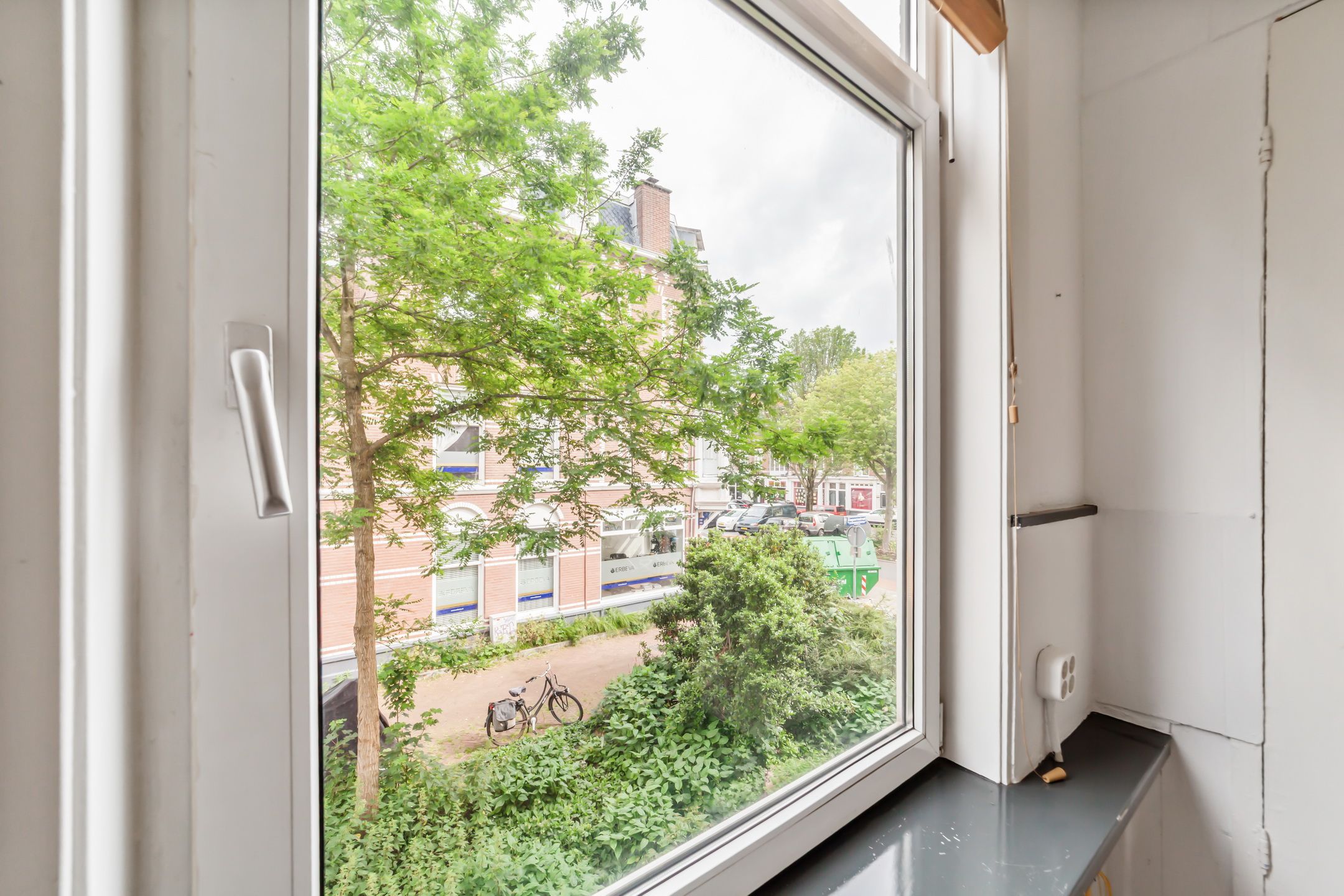 Bright Corner Apartment with High Ceilings in Regentessekwartier — 15