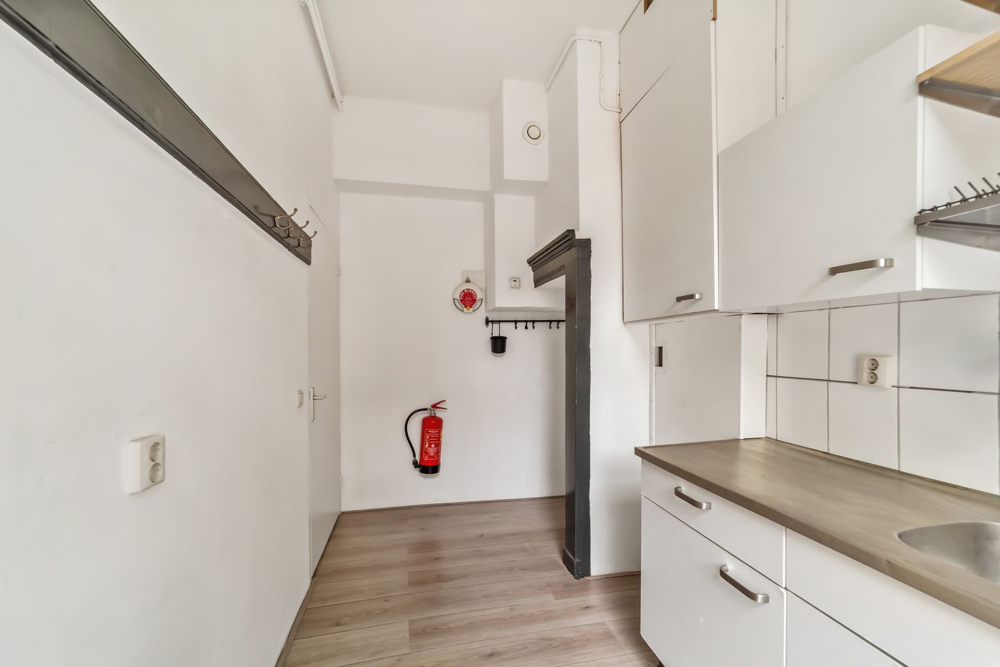 Bright Corner Apartment with High Ceilings in Regentessekwartier — 14