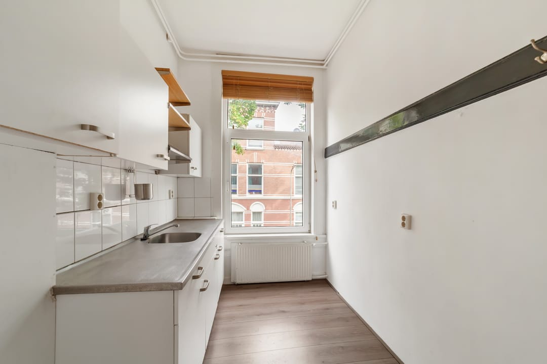 Bright Corner Apartment with High Ceilings in Regentessekwartier — 13