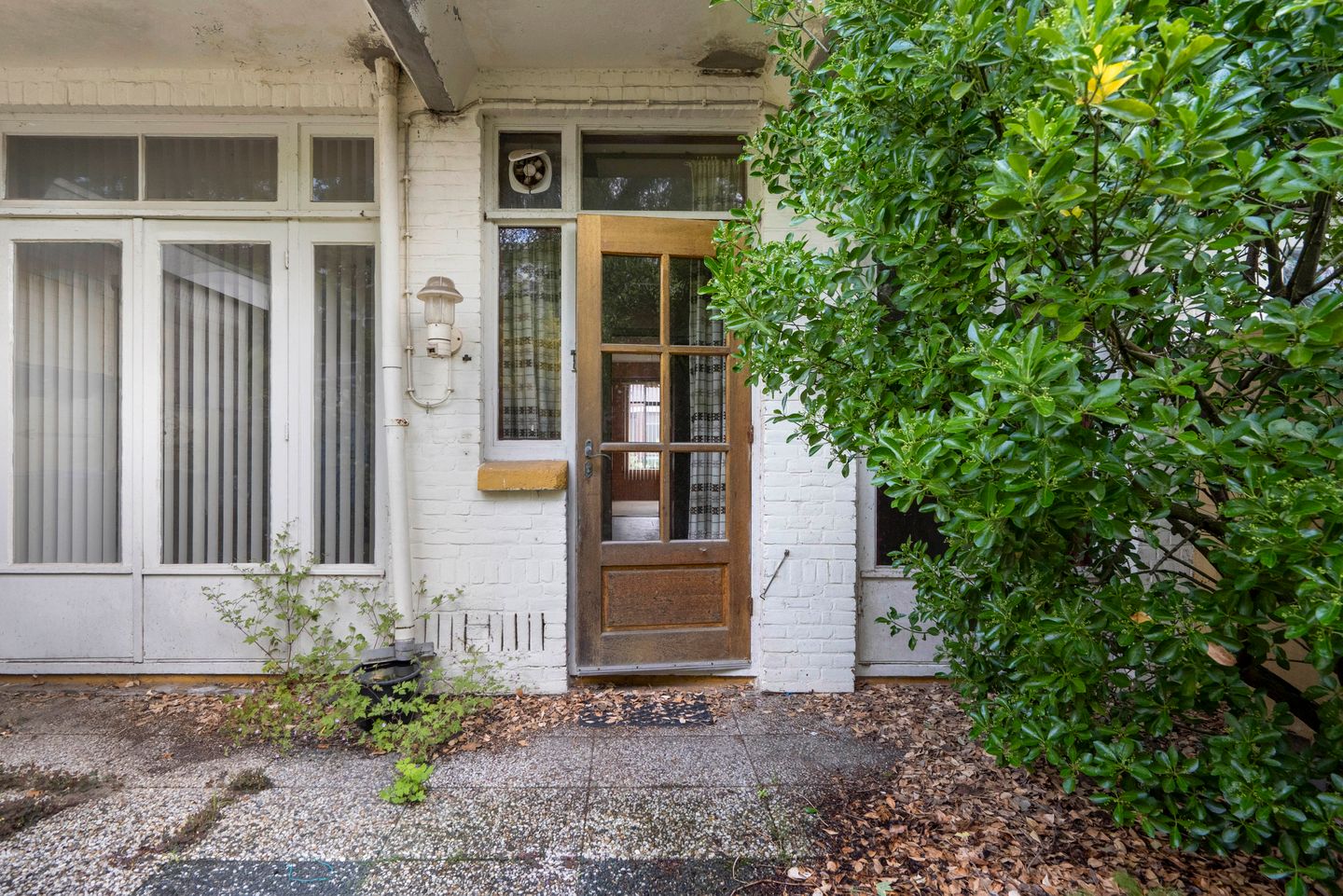 Ground-Floor Apartment with Deep Sunny Garden and Renovation Potential in Loosduinen — 14
