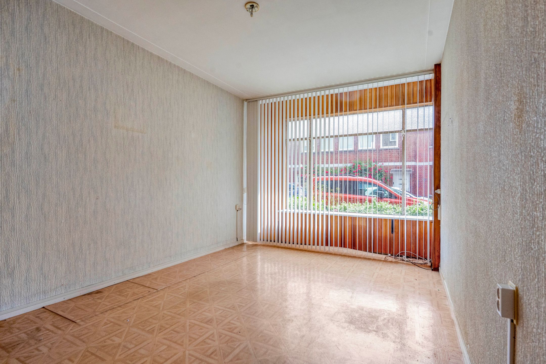 Ground-Floor Apartment with Deep Sunny Garden and Renovation Potential in Loosduinen — 9