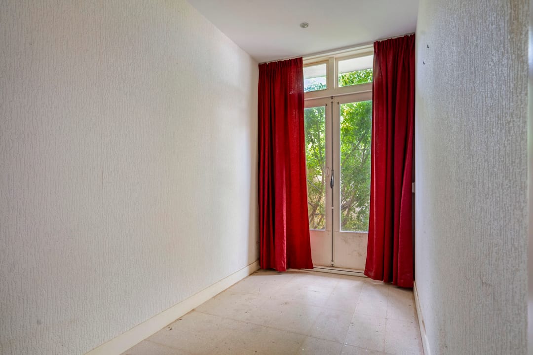 Ground-Floor Apartment with Deep Sunny Garden and Renovation Potential in Loosduinen — 17