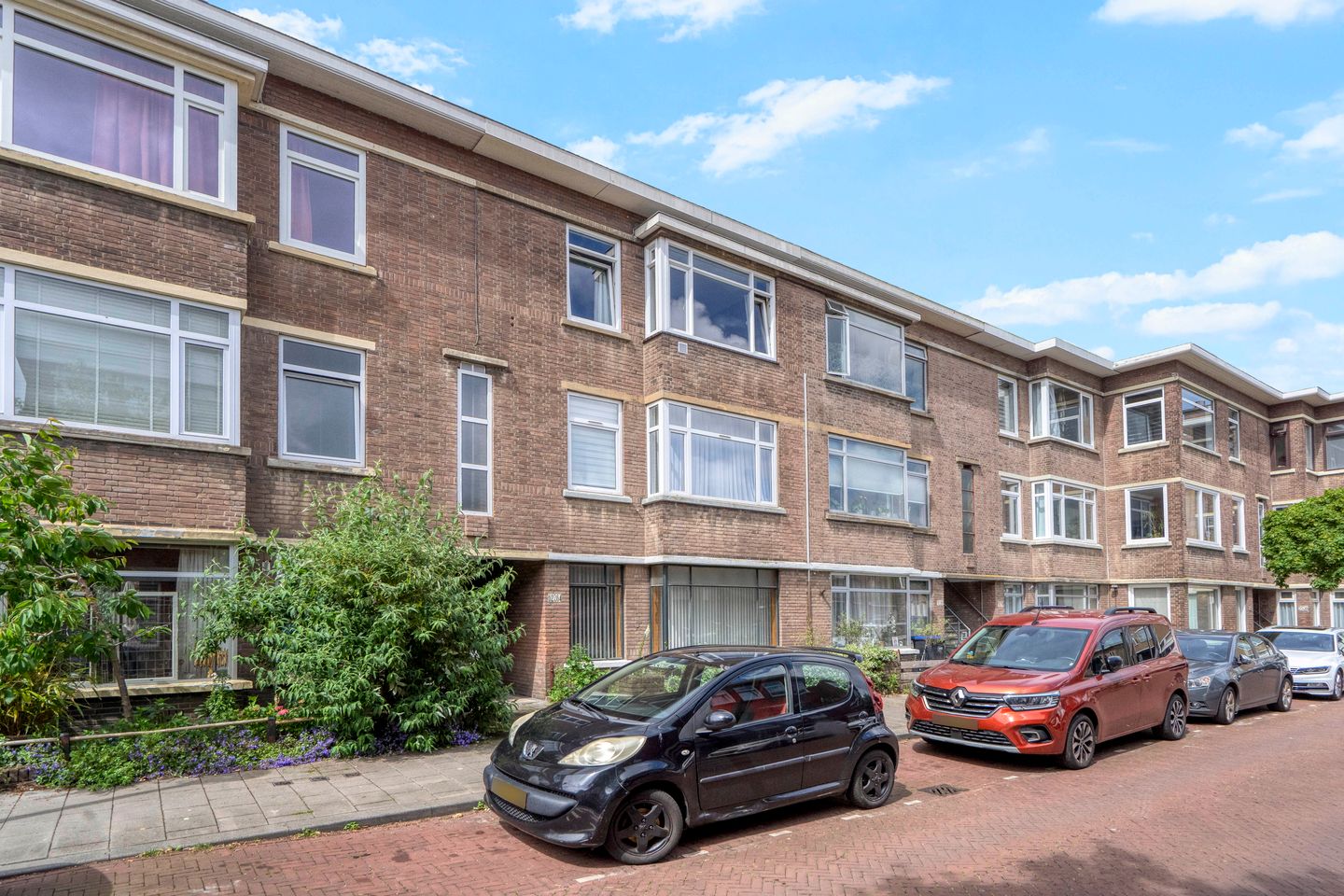 Ground-Floor Apartment with Deep Sunny Garden and Renovation Potential in Loosduinen — 25