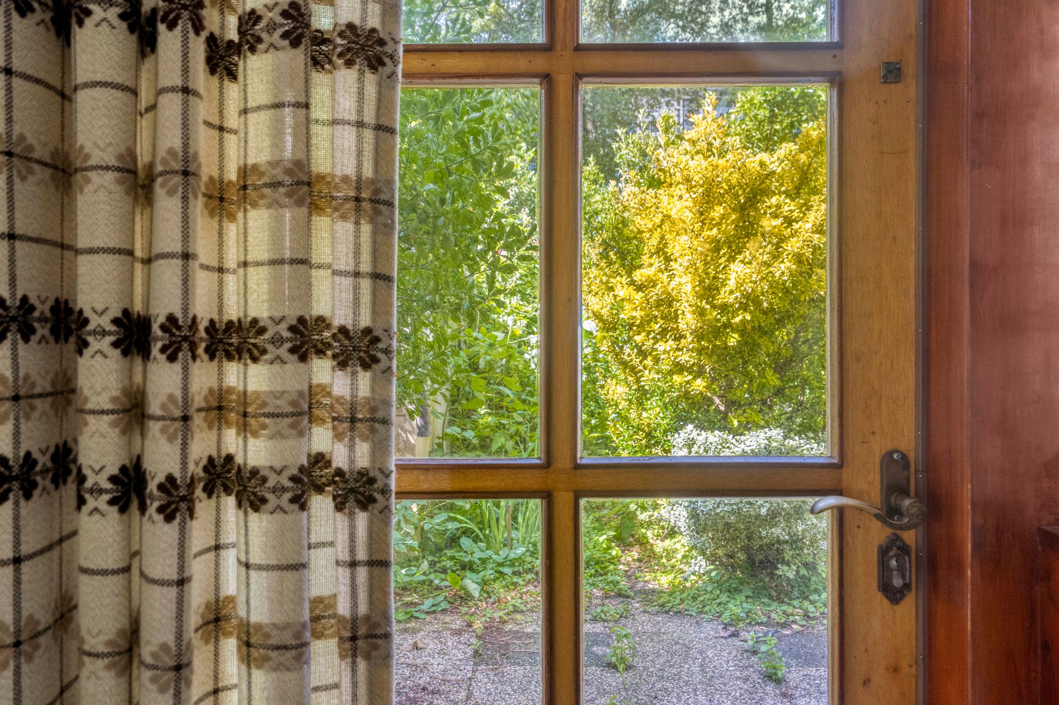 Ground-Floor Apartment with Deep Sunny Garden and Renovation Potential in Loosduinen — 15