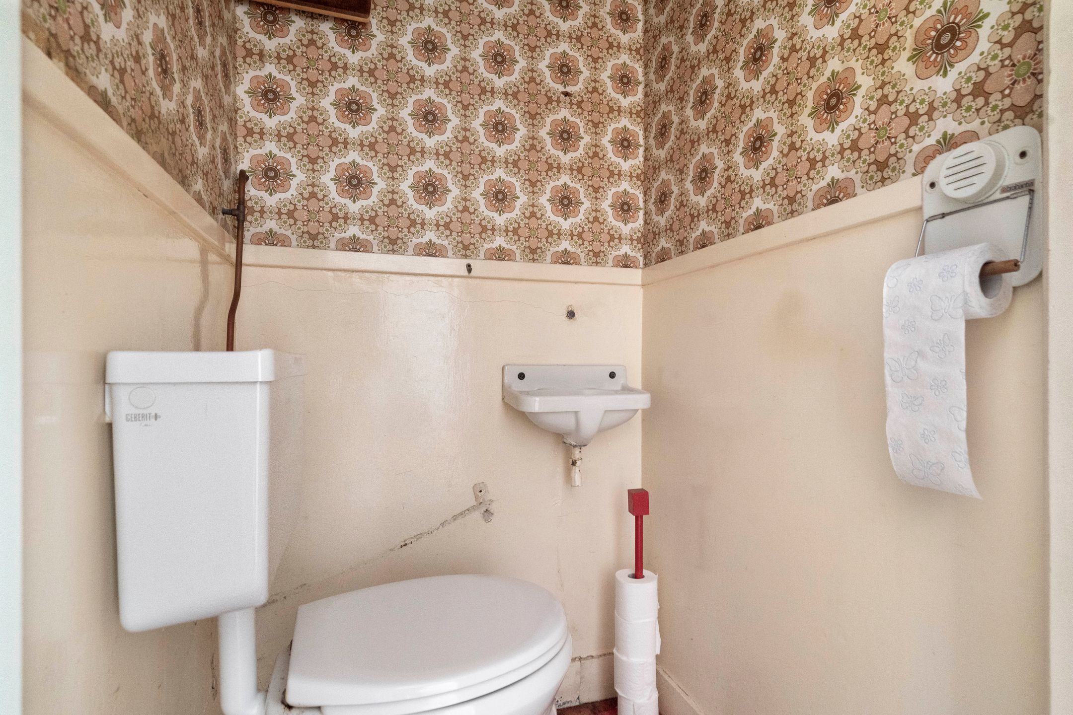 Ground-Floor Apartment with Deep Sunny Garden and Renovation Potential in Loosduinen — 21