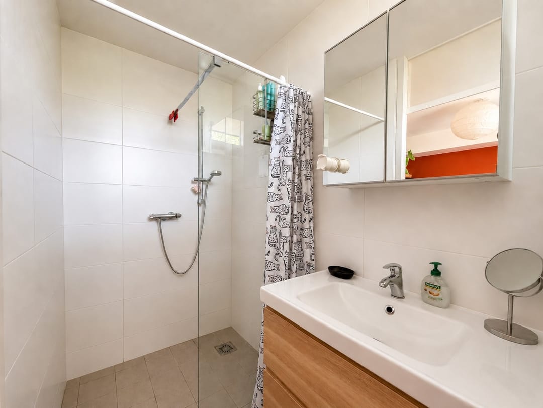 Characterful 2-Room Apartment with Sunny Balconon in Rotterdam-Delfshaven — 13