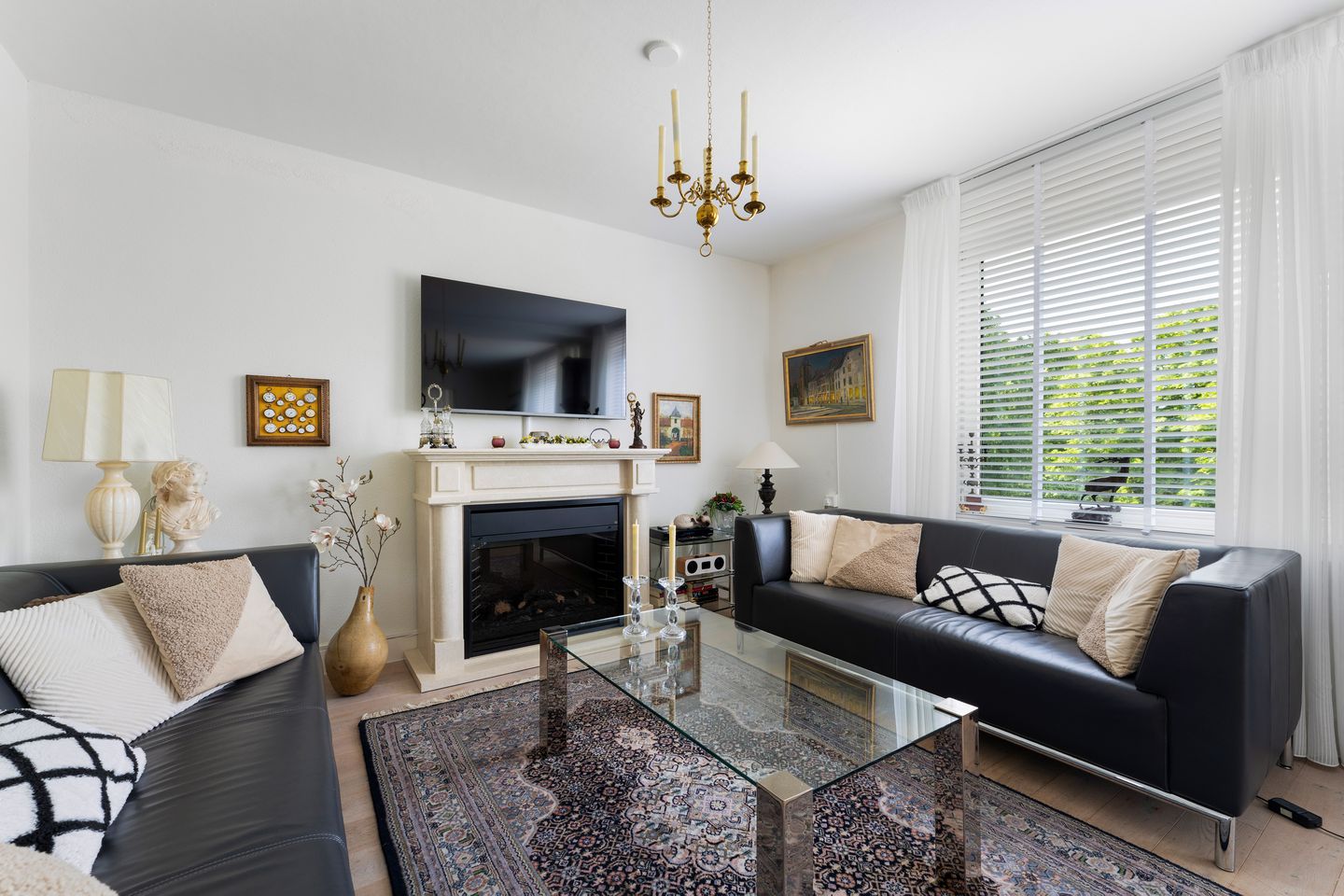 Spacious Apartment with Two Balconies in Residentie Stella Regia, Maastricht — 14