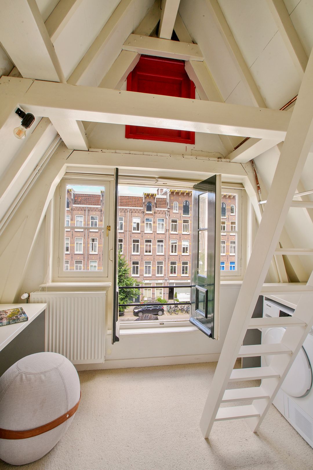 Characterful Split-Level Upper House with Private Entrance in the Jordaan — 32