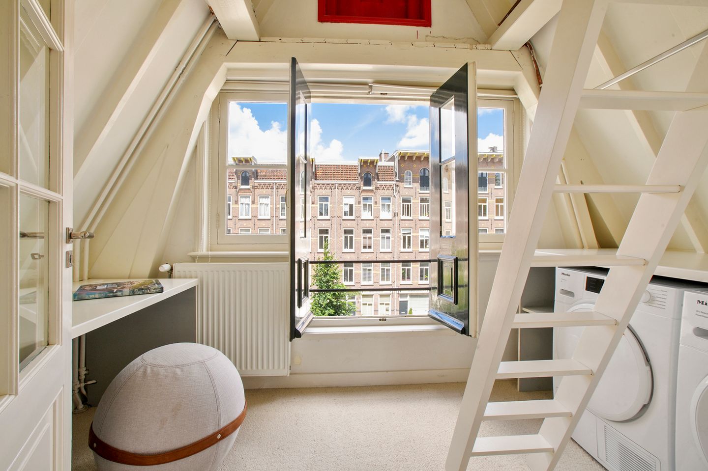 Characterful Split-Level Upper House with Private Entrance in the Jordaan — 29