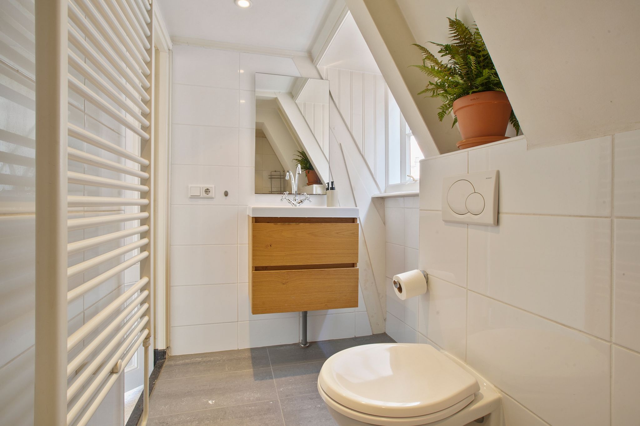 Characterful Split-Level Upper House with Private Entrance in the Jordaan — 27