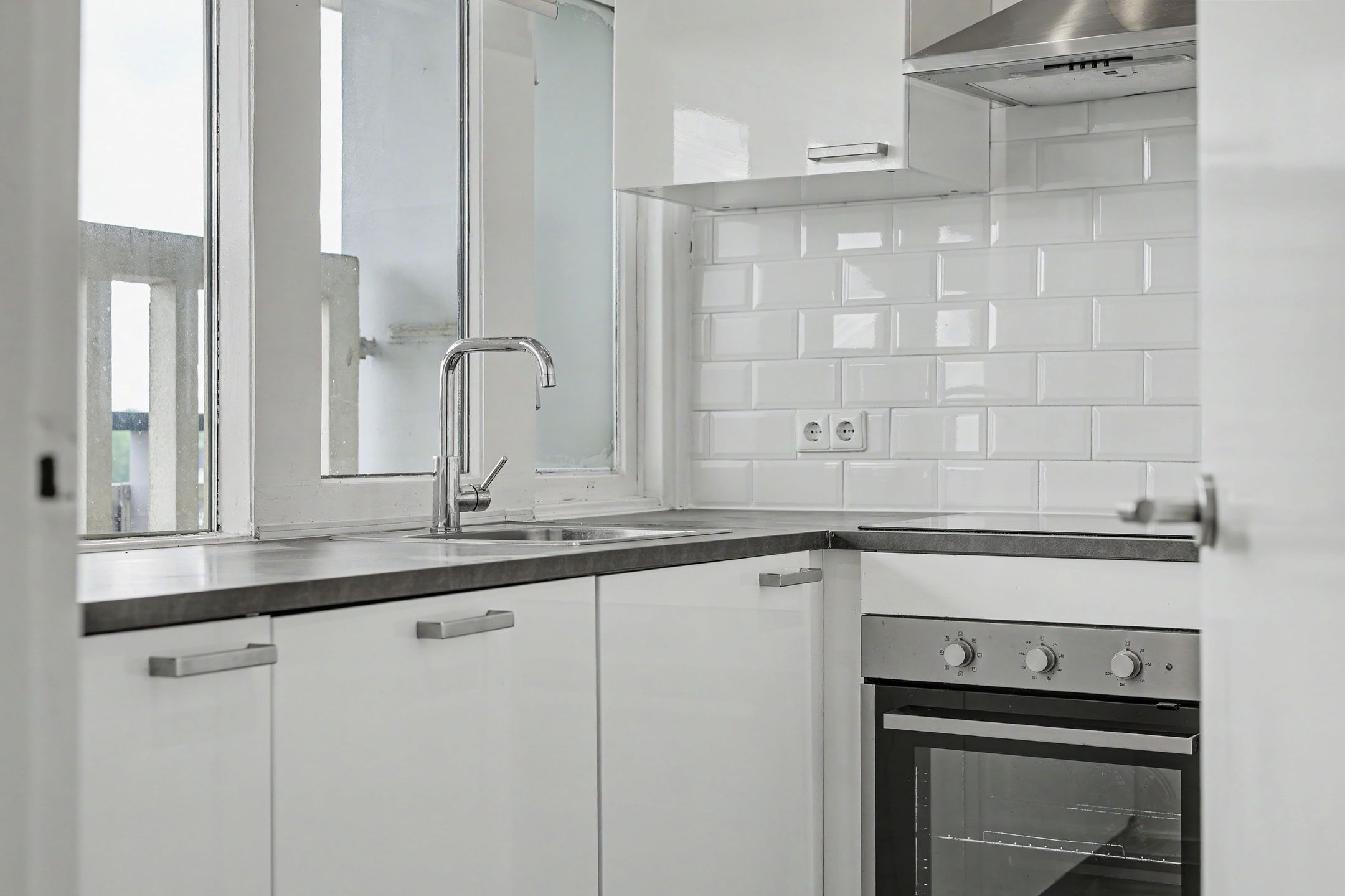 Well-Maintained Three-Room Apartment with West-Facing Balcony on the Sixth Floor — 12