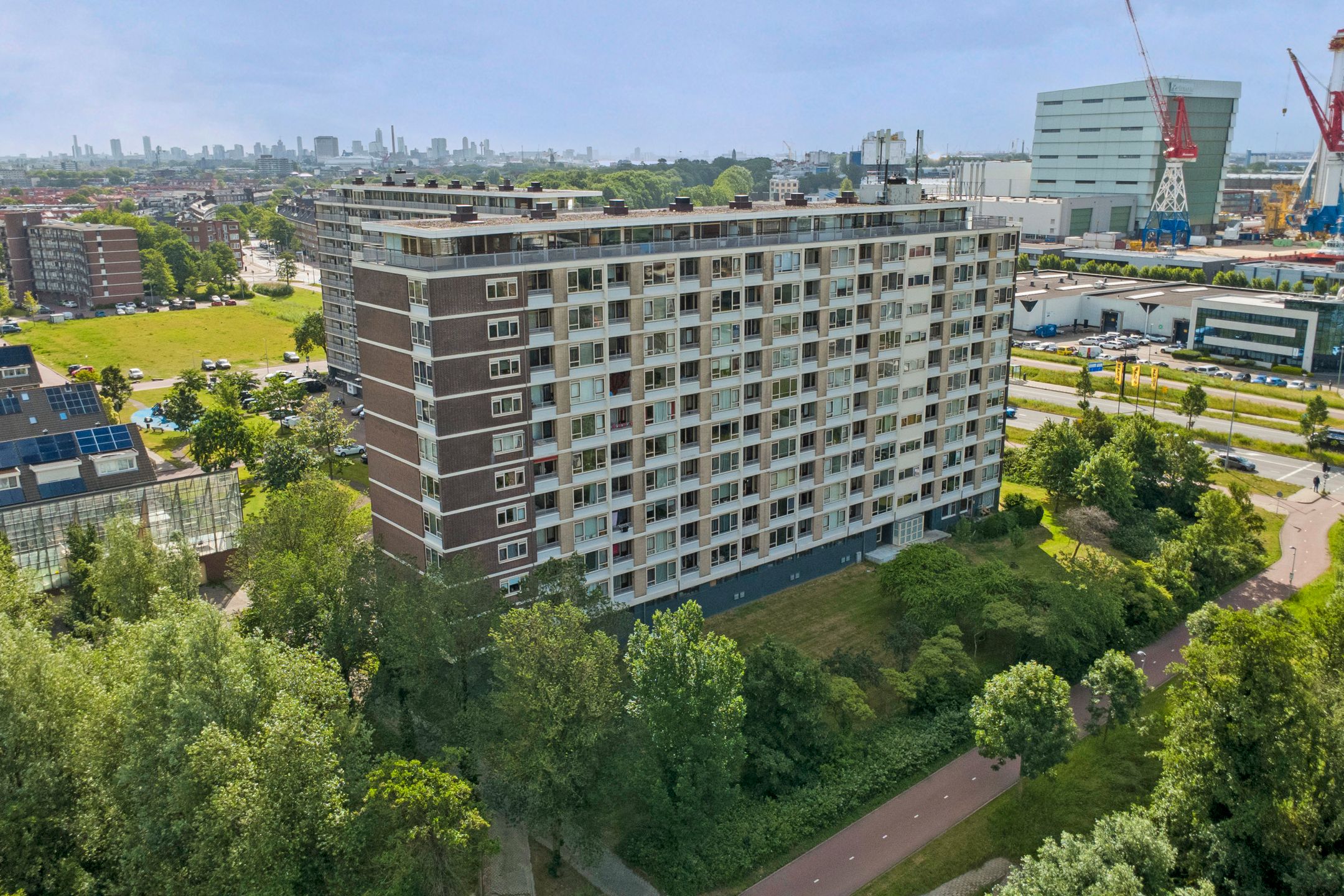 Well-Maintained Three-Room Apartment with West-Facing Balcony on the Sixth Floor — 39