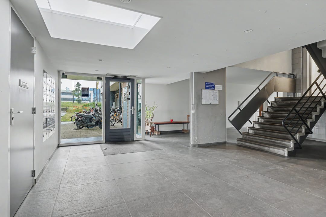 Well-Maintained Three-Room Apartment with West-Facing Balcony on the Sixth Floor — 22