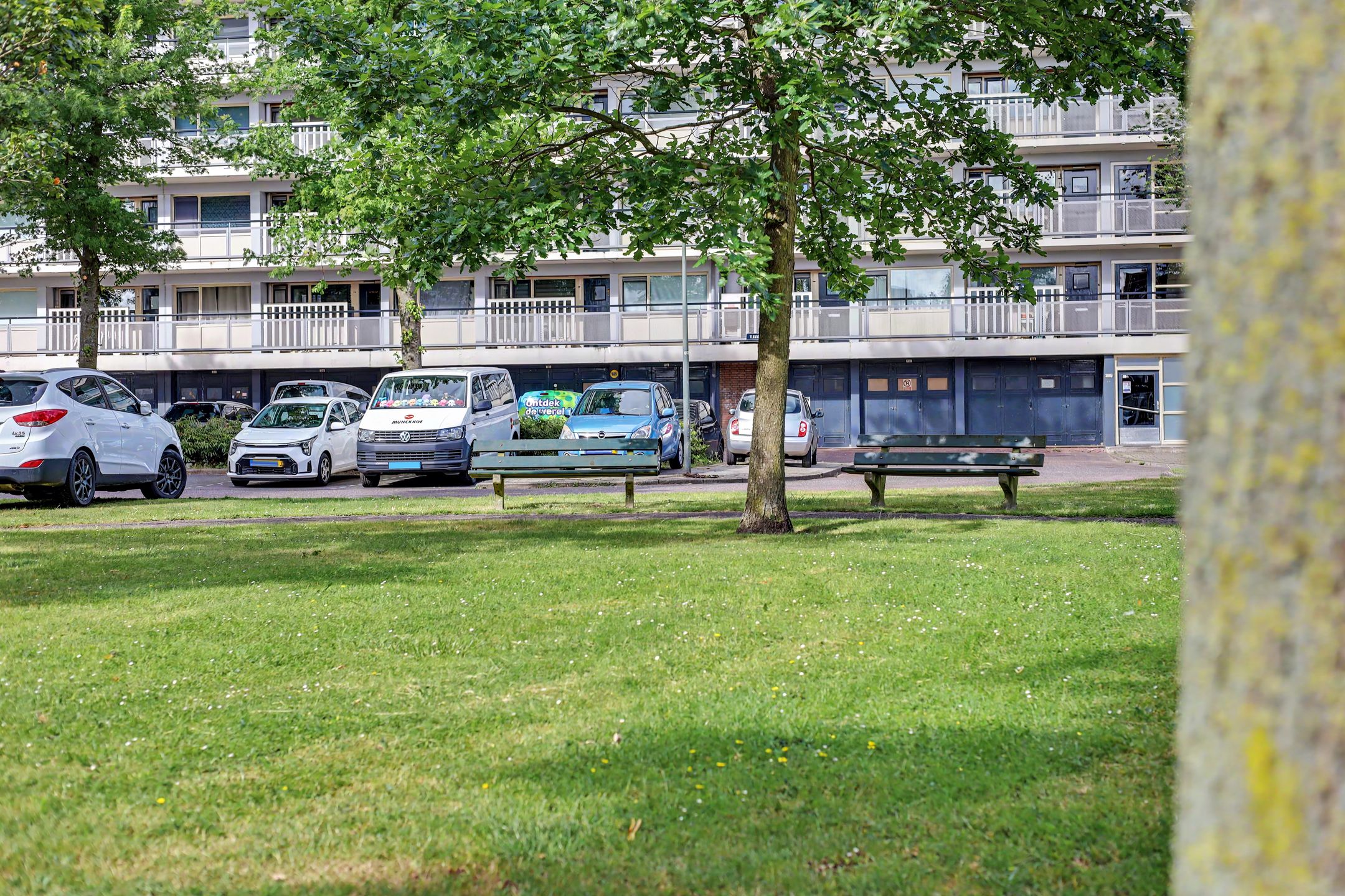 Well-Maintained Three-Room Apartment with West-Facing Balcony on the Sixth Floor — 30